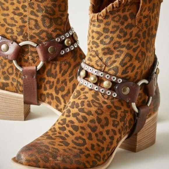 Sundance Shoes - Sundance Whipstitch Boot in leopard. Sz. 41